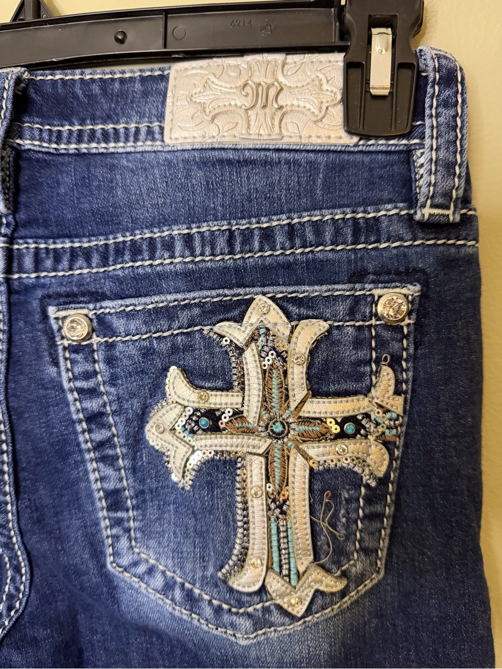 Gorgeous Miss Me Low-Rise Tailored Boot Jeans EmbellishedCross Pockets 32” Insea
